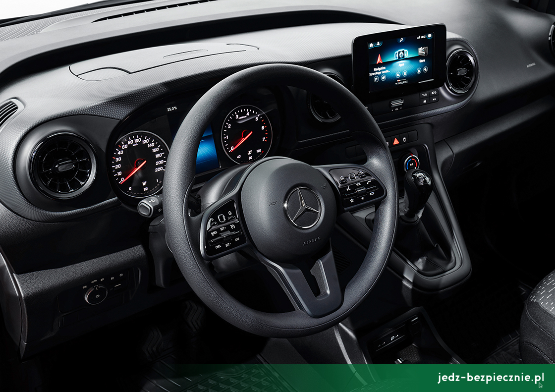 Premiera tygodnia - Mercedes Citan II - kokpit z opcjonalnym systemem MBUX